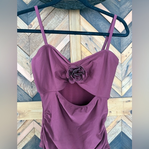 KATE SPADE New York 3D Rose Peep Hole One Piece Swimsuit Large Burgundy - Picture 10 of 11